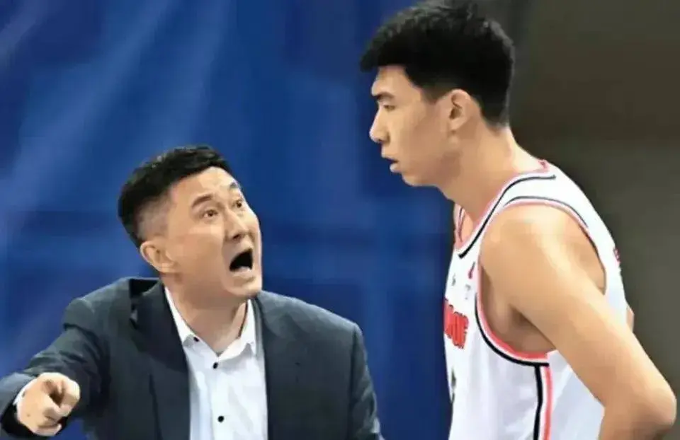 东战术打法