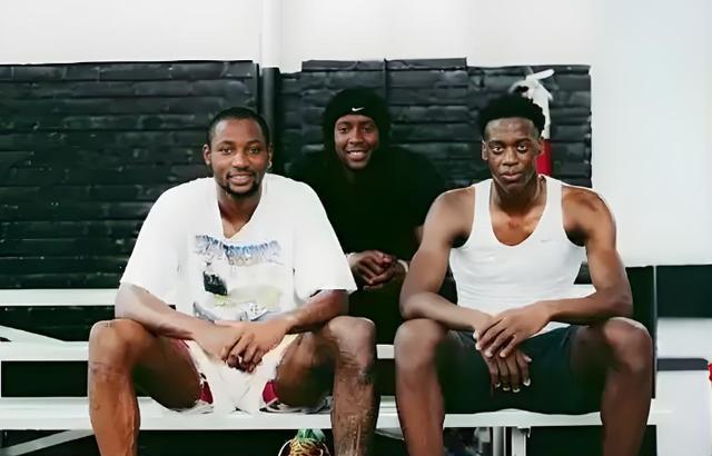 誉为同期天, 现之间往往, 的分歧